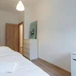 Strzelecka Four Solo Rooms Apartment